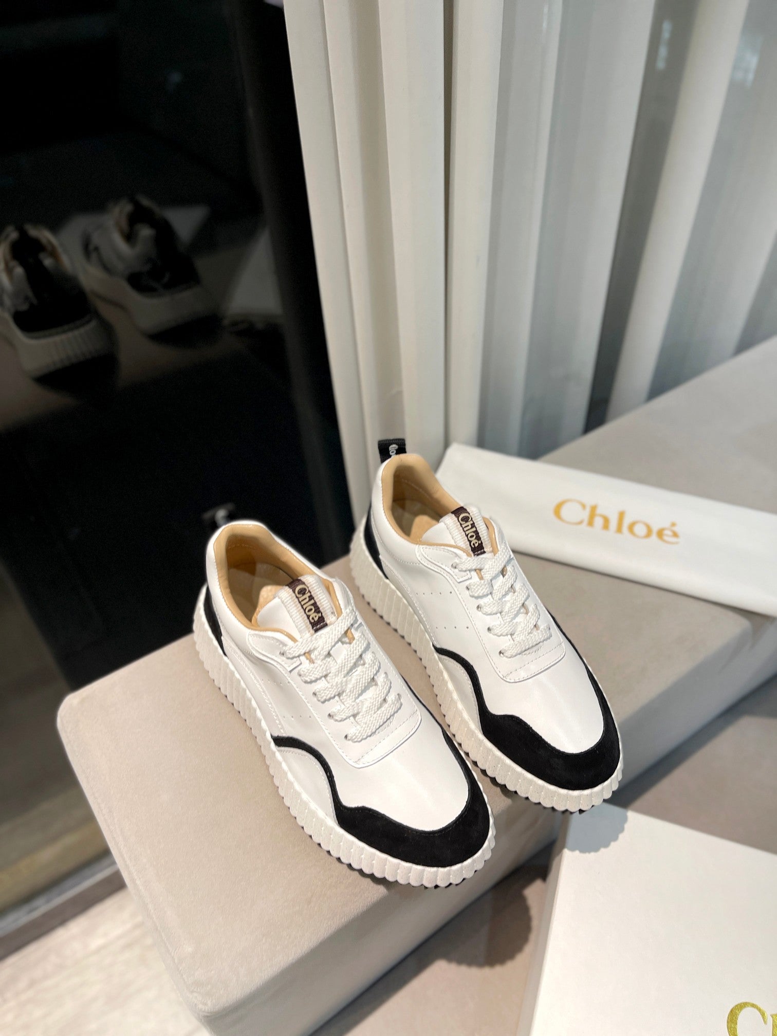 NAMA SNEAKER IN WHITE LAMBSKIN AND BLACK SUEDE