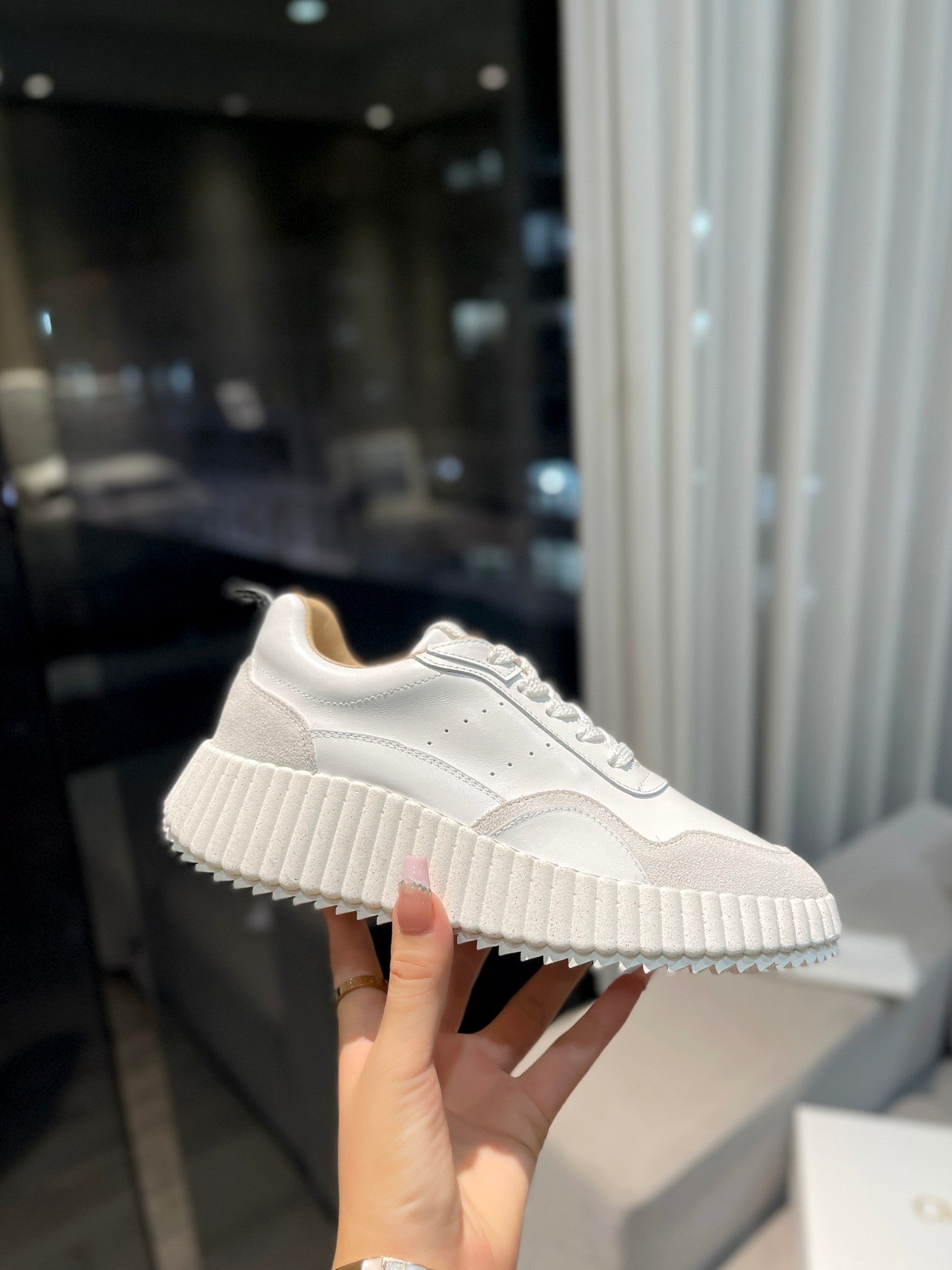 NAMA SNEAKER IN WHITE LAMBSKIN AND DOVE GREY SUEDE