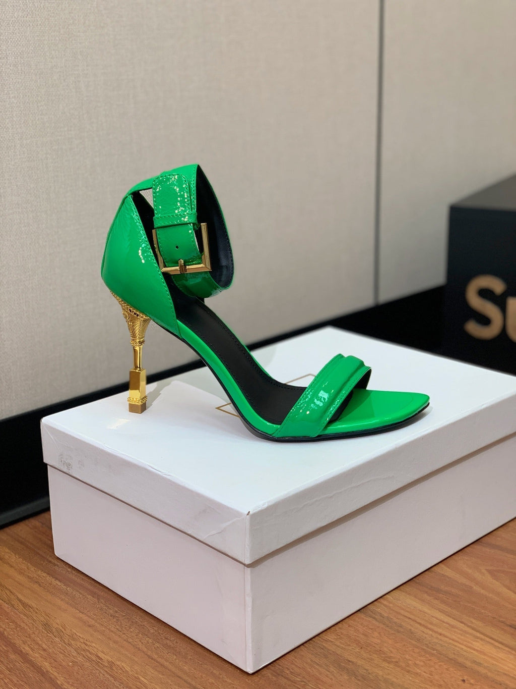 BALMAIN 25S SQUARE STRAP HIGH HEELS 100MM IN GREEN PATENT CALFSKIN