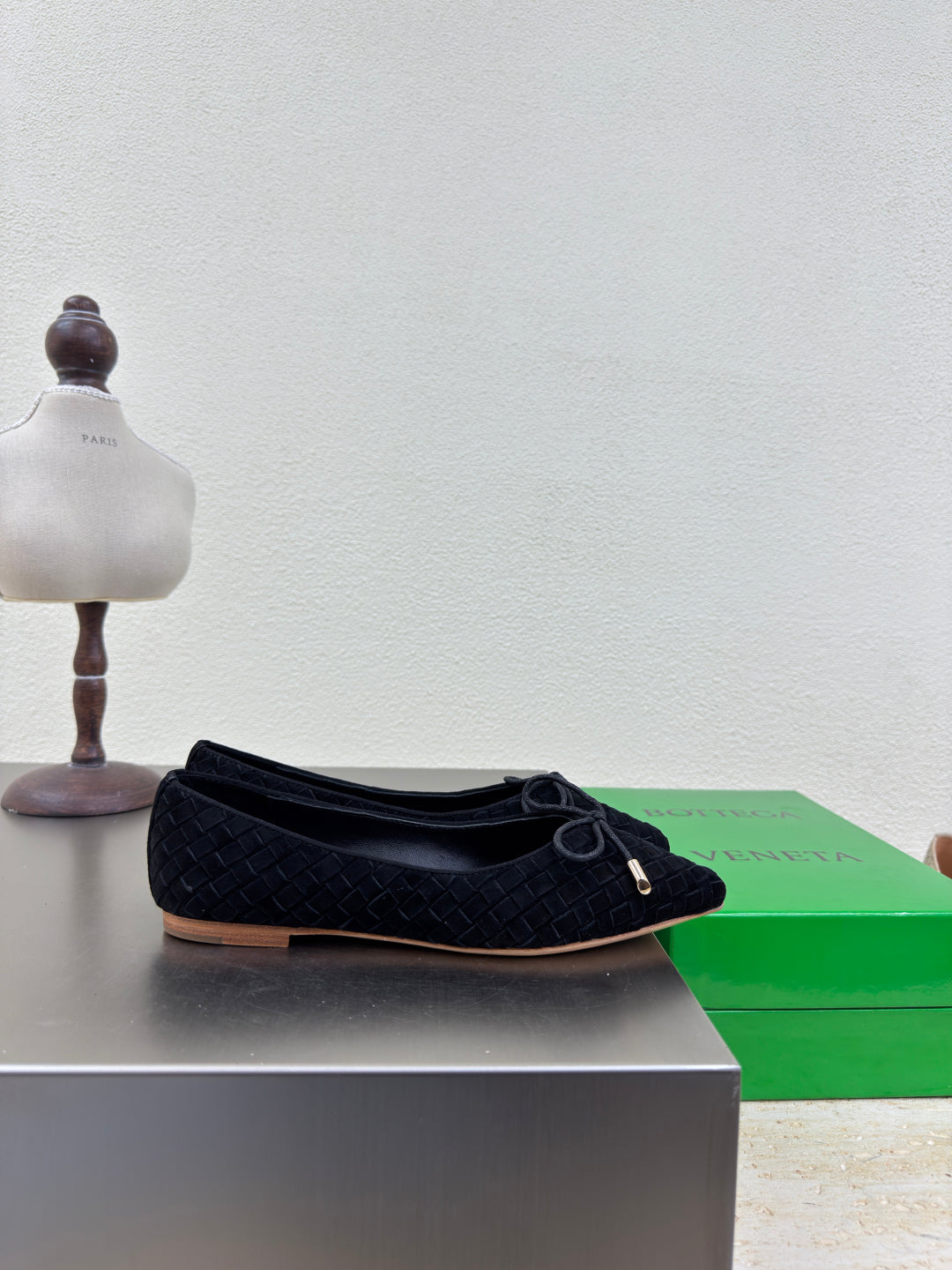 BOTTEGA VENETA BALLET FLAT IN BLACK INTRECCIATO SUEDE WITH BOW