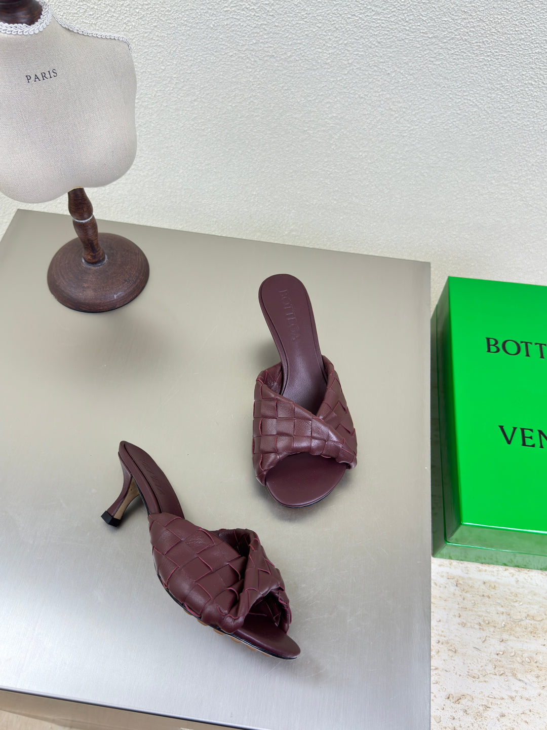 BOTTEGA VENETA BLINK HIGH 5 CM MULE IN MAHOGANY RED INTRECCIATO LEATHER