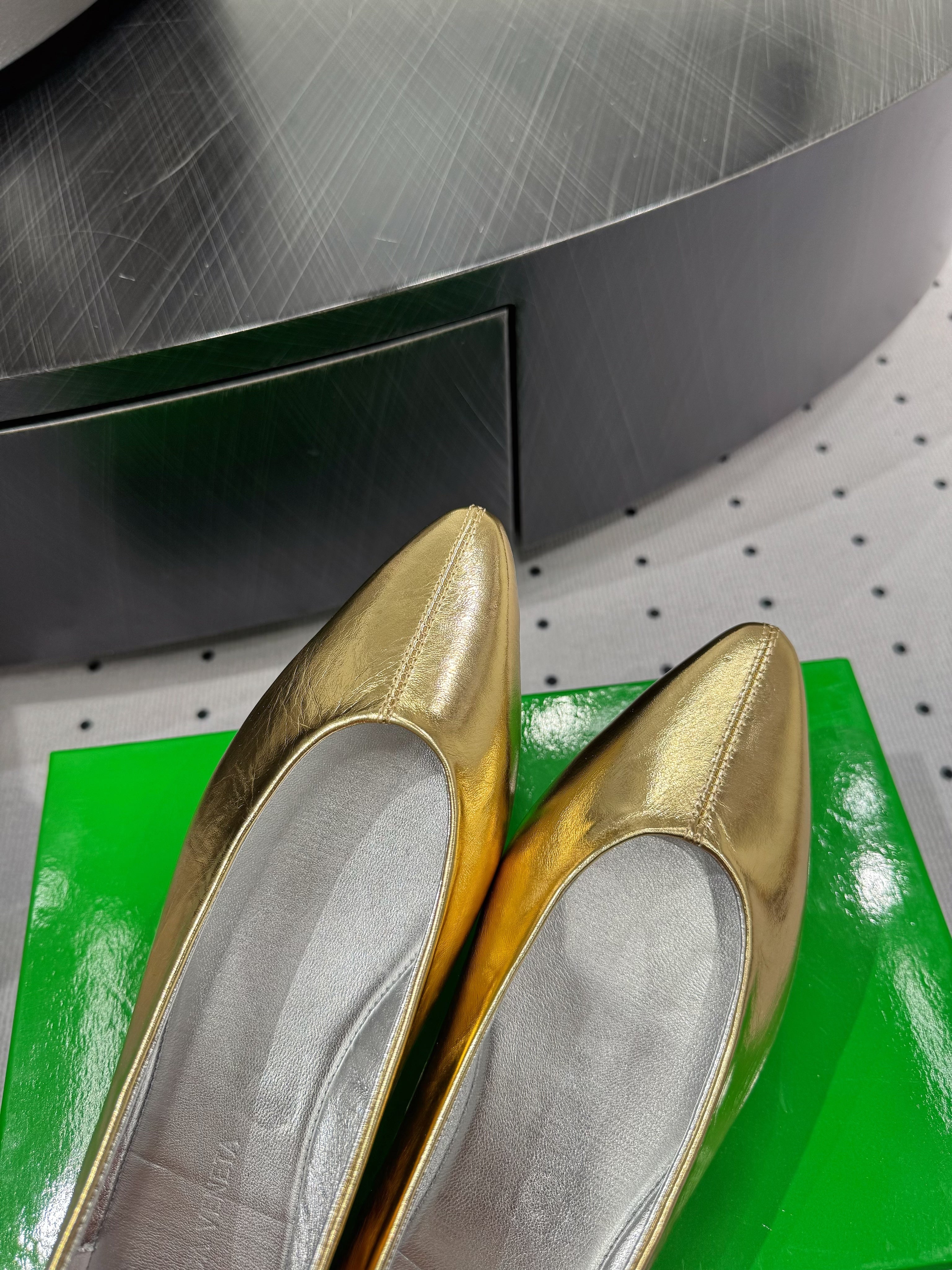 BOTTEGA VENETA 26S BALLET FLATS IN METALLIC GOLD CALFSKIN