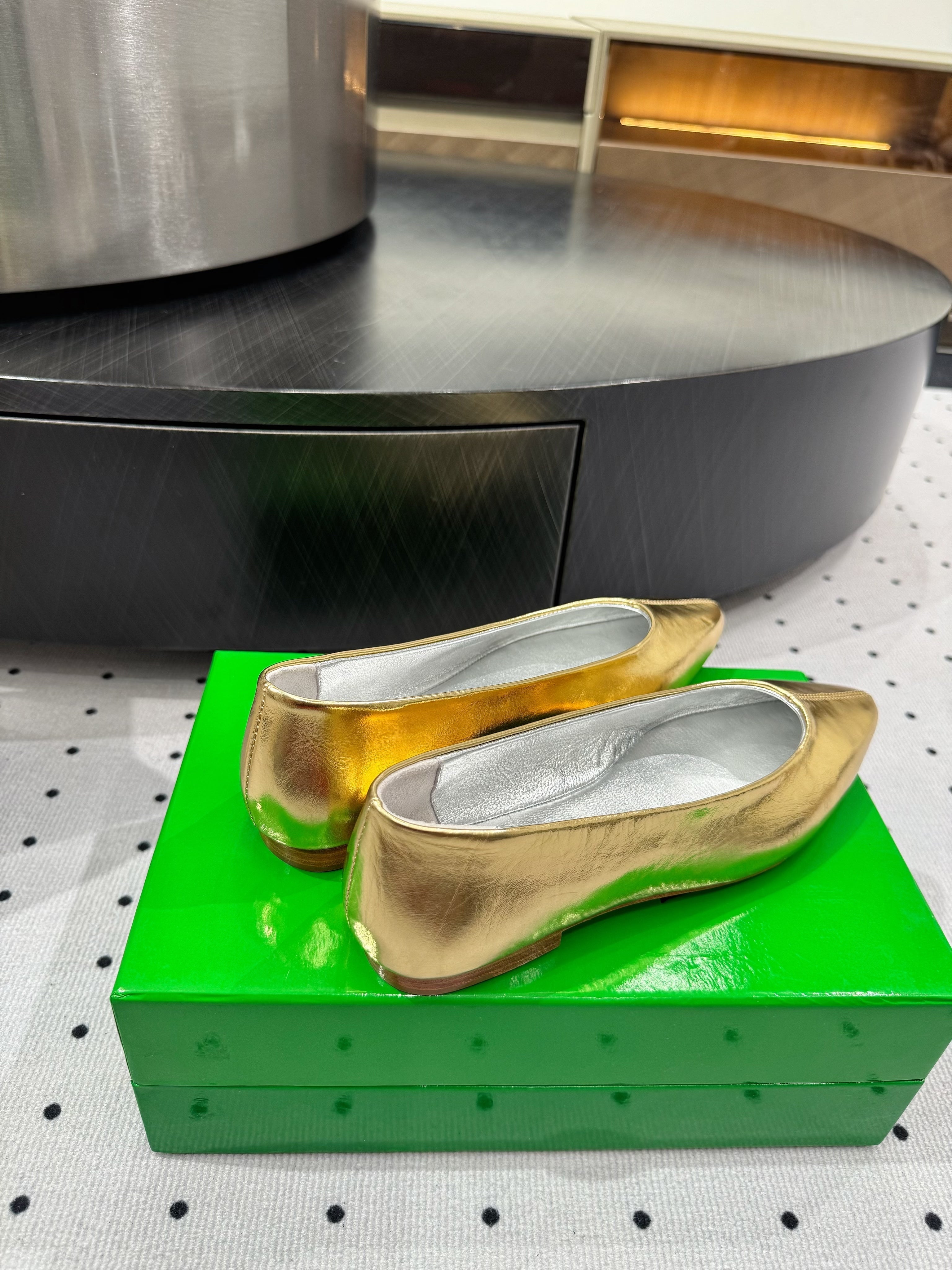 BOTTEGA VENETA 26S BALLET FLATS IN METALLIC GOLD CALFSKIN
