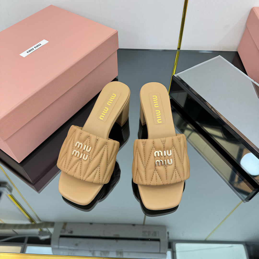MATELASSÉ SLIDES PUMP IN DARK BEIGE CALFSKIN