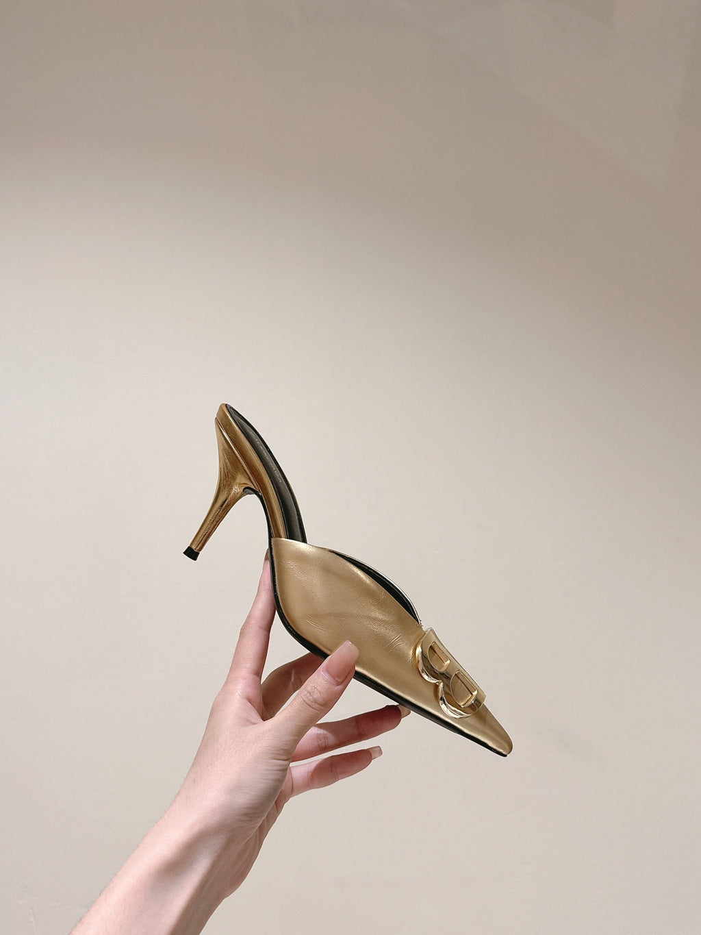 POINTED BB GOLD BUCKLE HIGH MULES IN GOLD METALLIC CALFSKIN