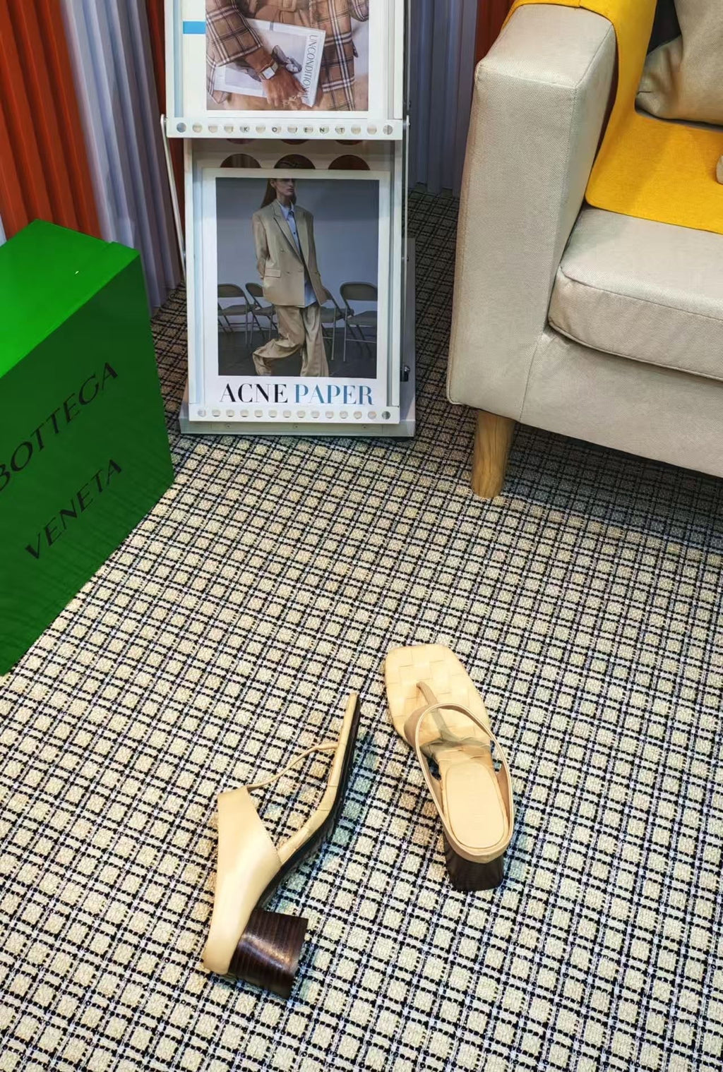BOTTEGA VENETA MARELLA THONG IN PALE YELLOW CALFSKIN WITH SIGNATURE INTRECCIATO INSOLE