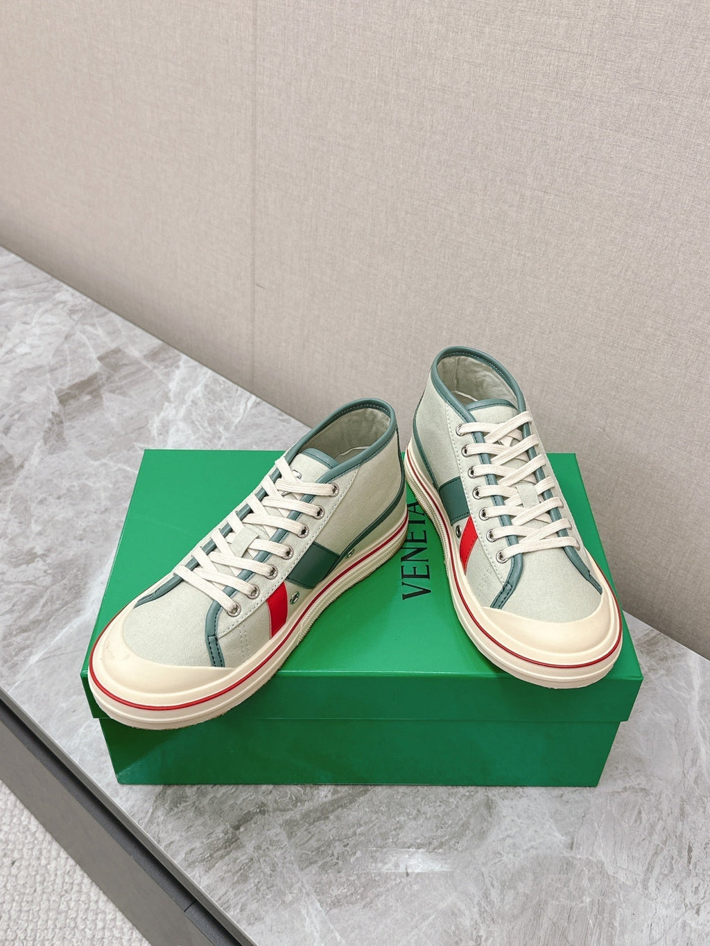 BOTTEGA VENETA ELIOT SNEAKER IN GREEN PASTEL CANVAS AND CALFSKIN