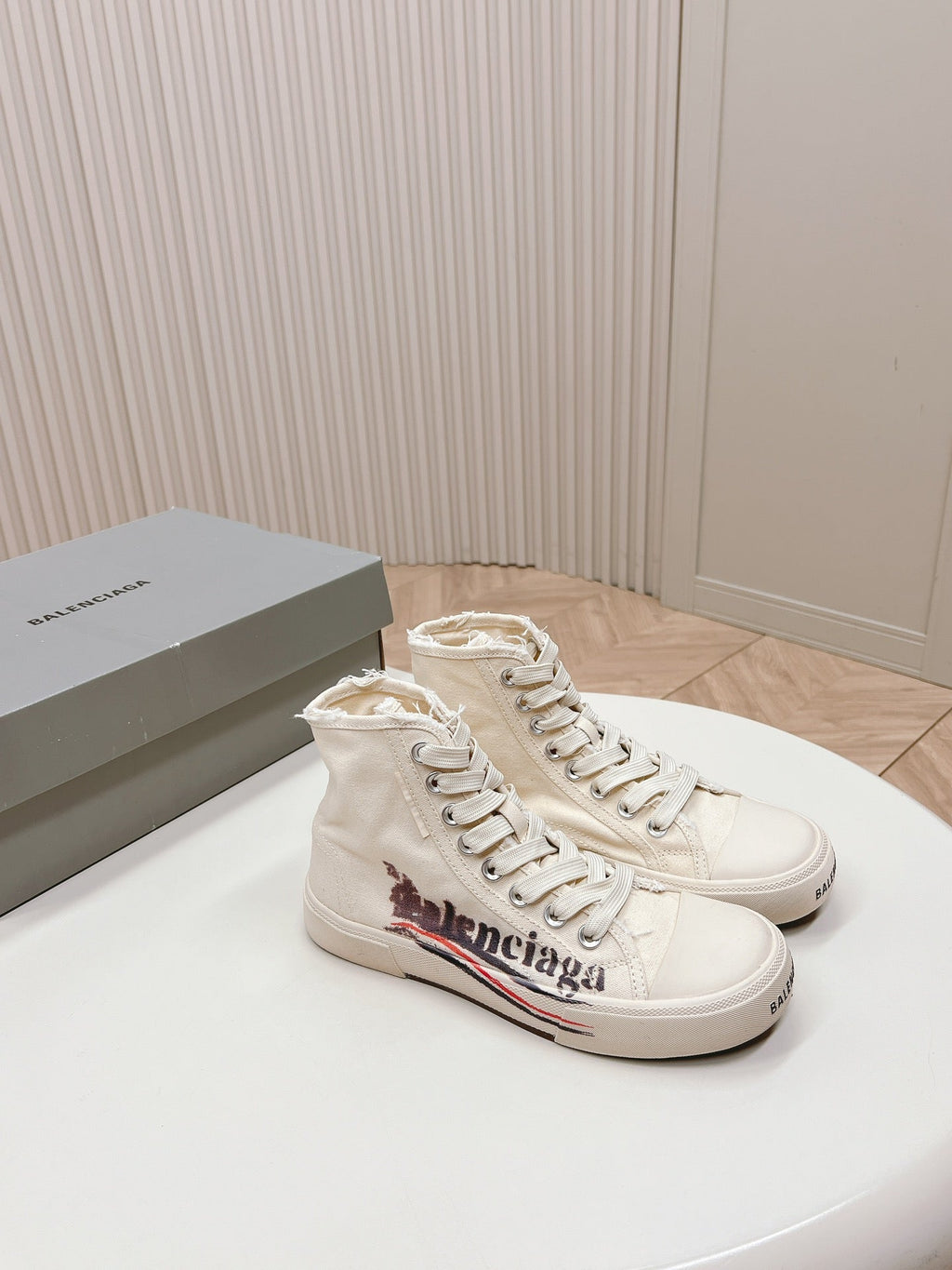 WHITE CANVAS HIGH-TOP SNEAKERS LOGO GRAFFITI