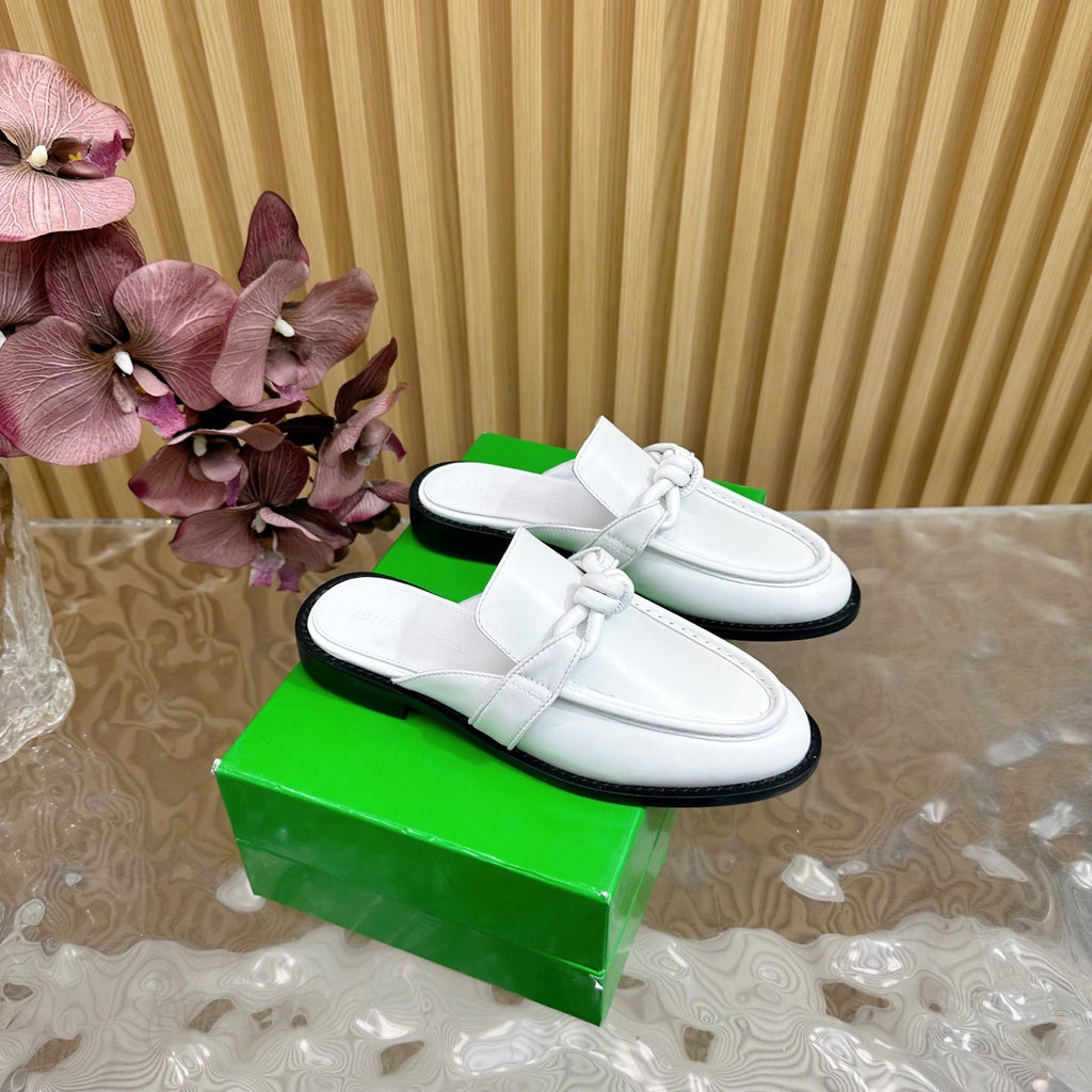 BOTTEGA VENETA OPEN-BACK LOAFER REALISED IN WHITE SOLF CALFSKIN