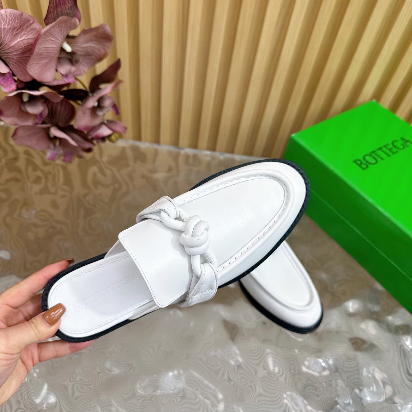 BOTTEGA VENETA OPEN-BACK LOAFER REALISED IN WHITE SOLF CALFSKIN