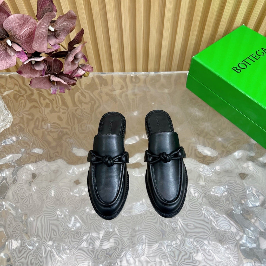 BOTTEGA VENETA OPEN-BACK LOAFER REALISED IN BLACK SOFT CALFSKIN