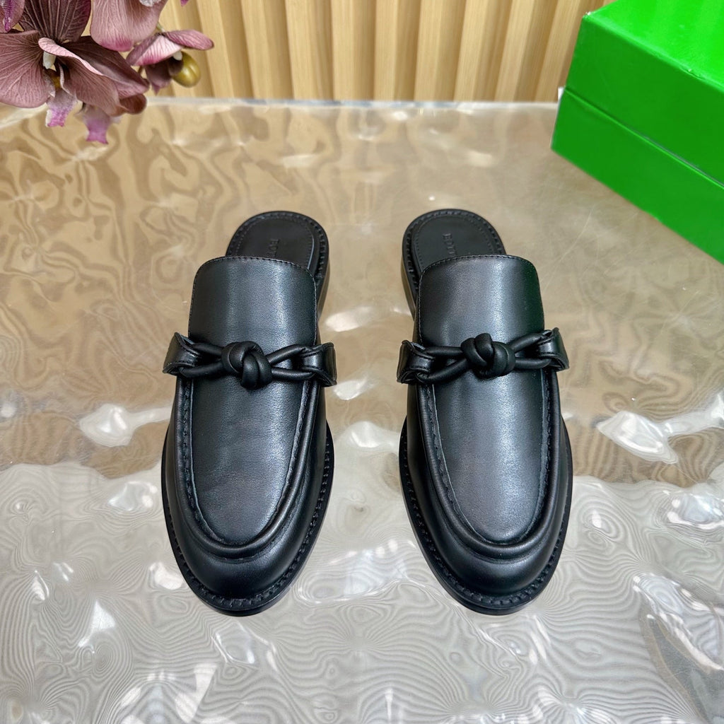 BOTTEGA VENETA OPEN-BACK LOAFER REALISED IN BLACK SOFT CALFSKIN