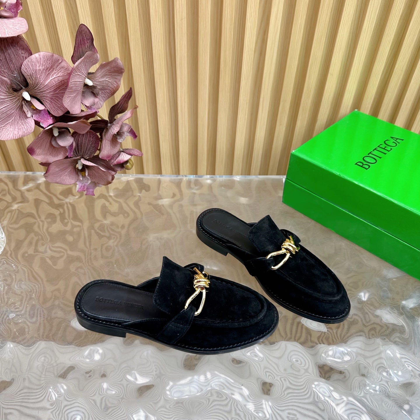 BOTTEGA VENETA OPEN-BACK LOAFER REALISED IN BLACK SUEDE WITH SIGNATURE METALLIC KNOT DETAIL