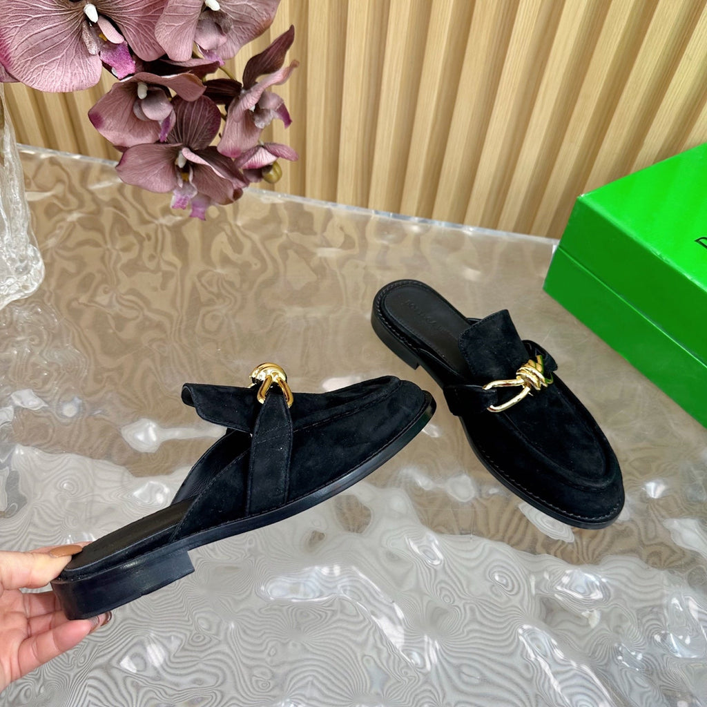 BOTTEGA VENETA OPEN-BACK LOAFER REALISED IN BLACK SUEDE WITH SIGNATURE METALLIC KNOT DETAIL