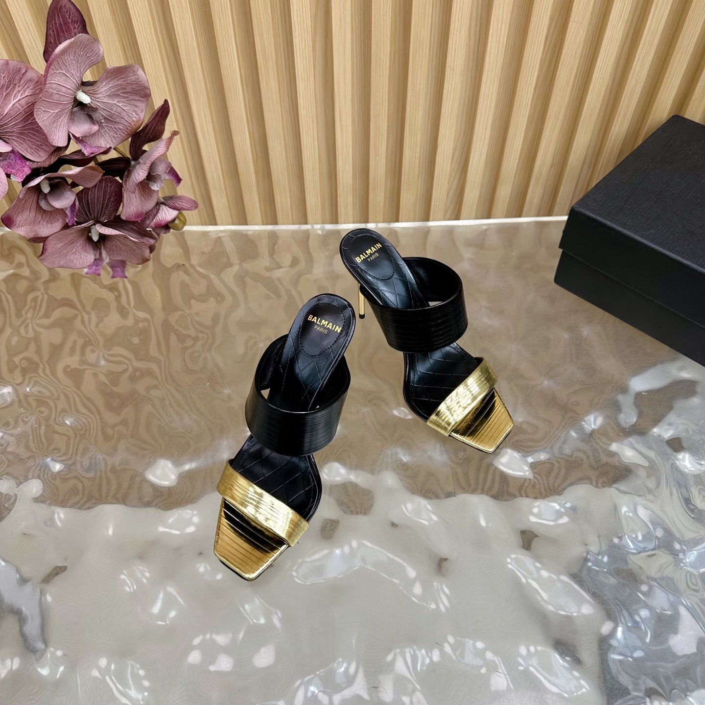 BALMAIN 25S MULES IN STRIPED LEATHER 95MM IN BLACK AND GOLD CALFSKIN