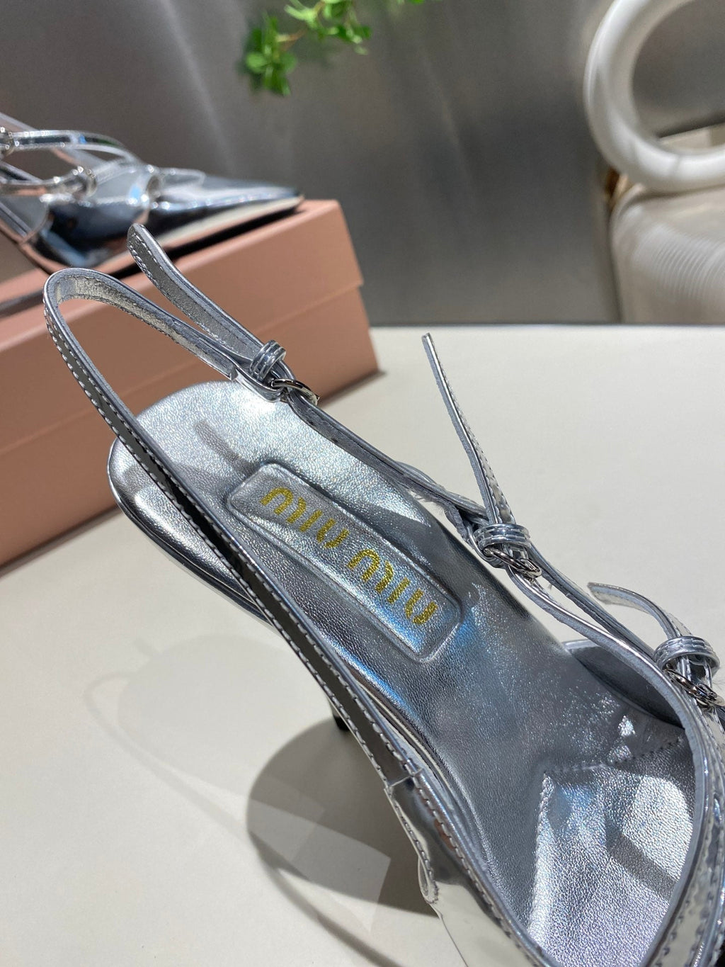 CROSS STRAP HIGH HEELED SLINGBACK IN SILVER METALLIC GLOSSY SHEEPSKIN
