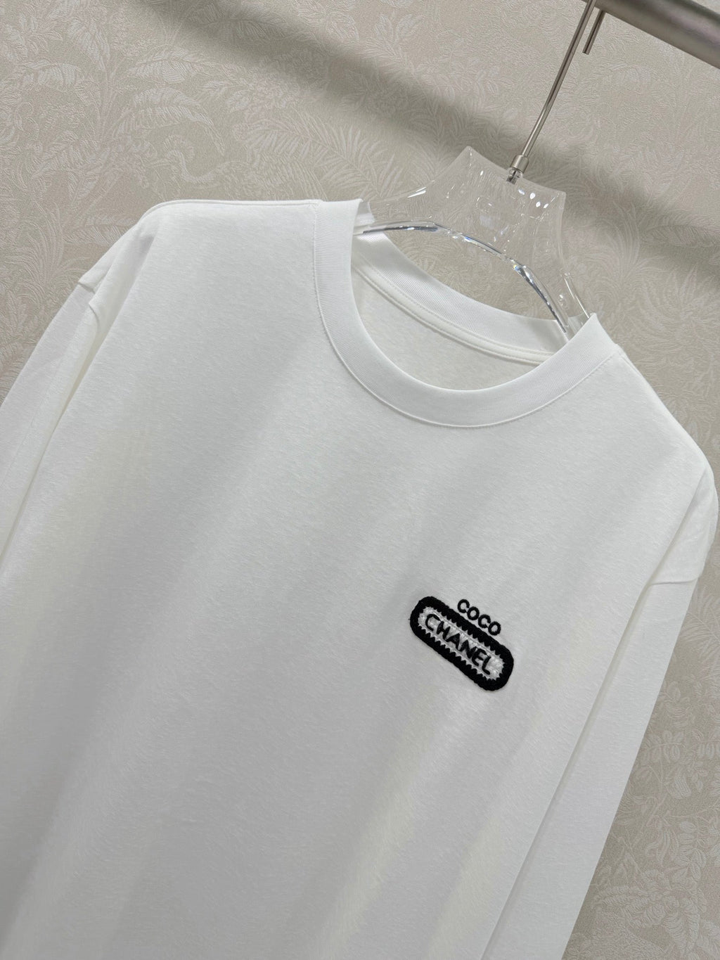 CHANEL 26S LONG-SLEEVE CREW NECK T-SHIRT 776