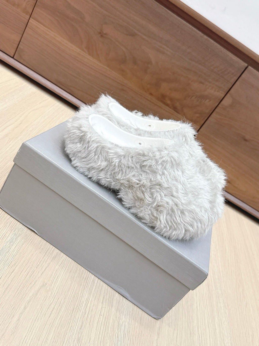 BALENCIAGA 25S MULES IN IVORY WHITE FAUX FUR