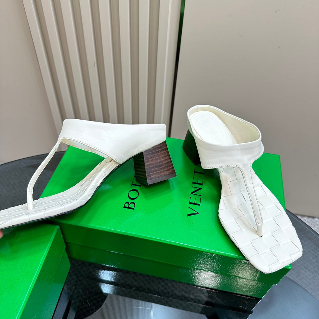 BOTTEGA VENETA MARELLA THONG IN WHITE CREAM LEATHER WITH SIGNATURE INTRECCIATO INSOLE 55 MM