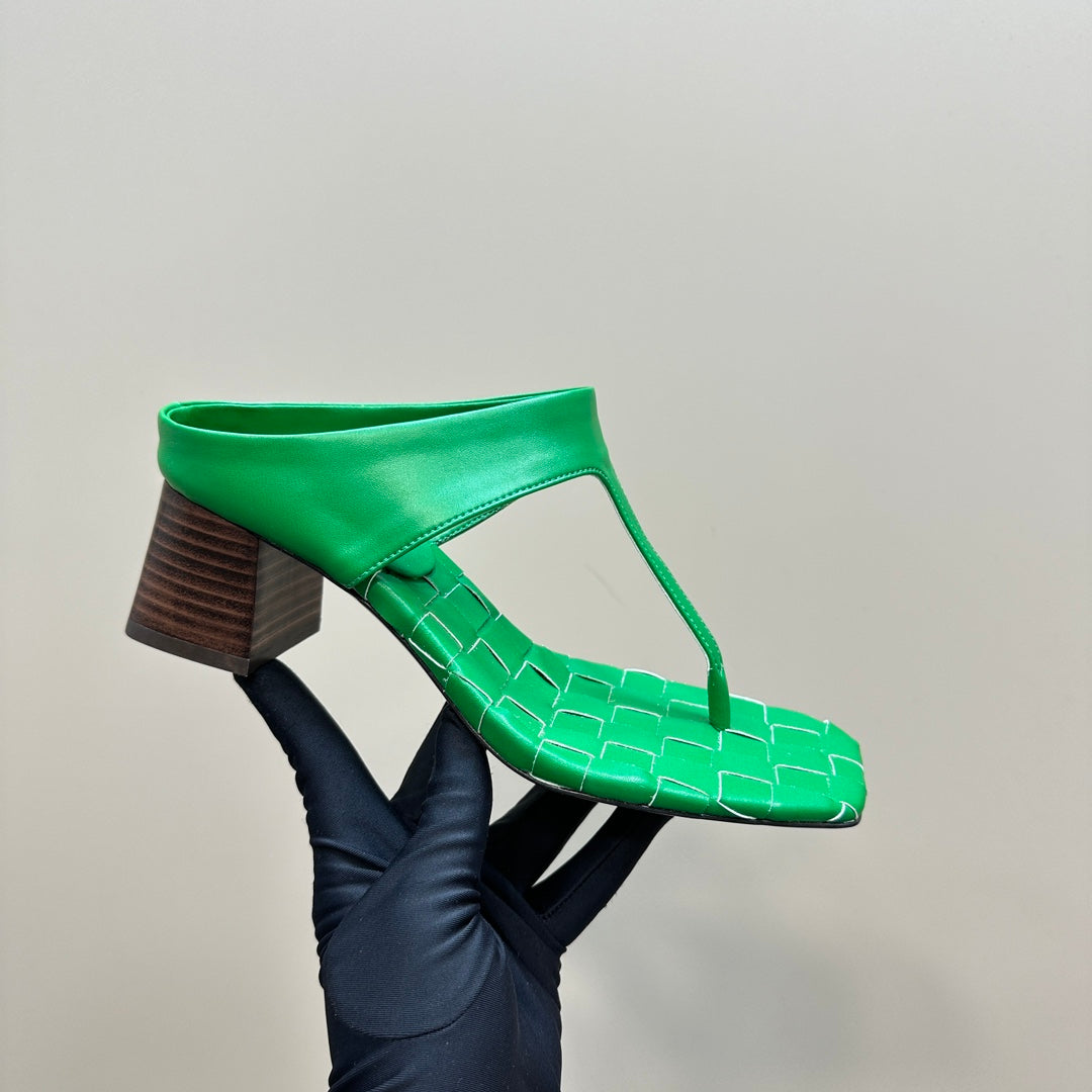 BOTTEGA VENETA MARELLA THONG IN SHAMROCK GREEN LEATHER WITH SIGNATURE INTRECCIATO INSOLE 55 MM