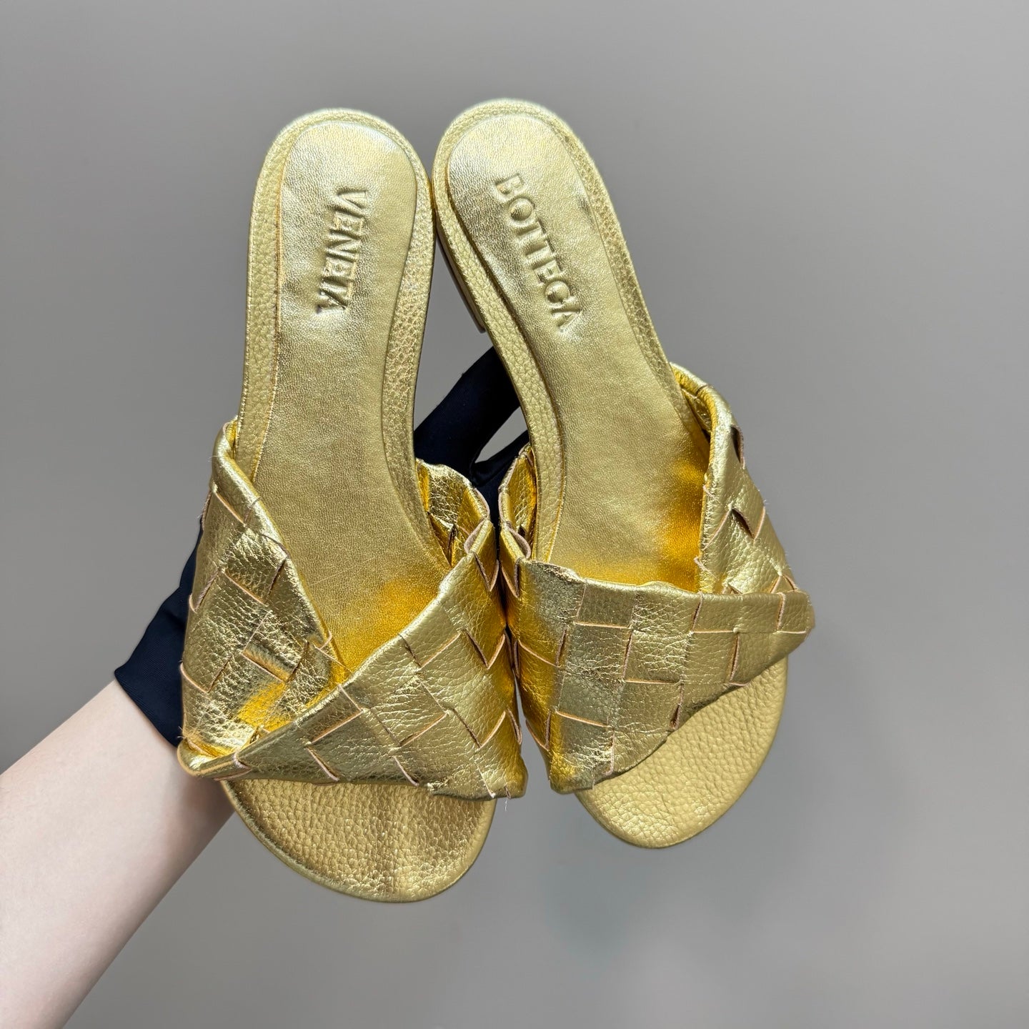BOTTEGA VENETA BLINK FLAT MULE IN GOLD INTRECCIATO LEATHER