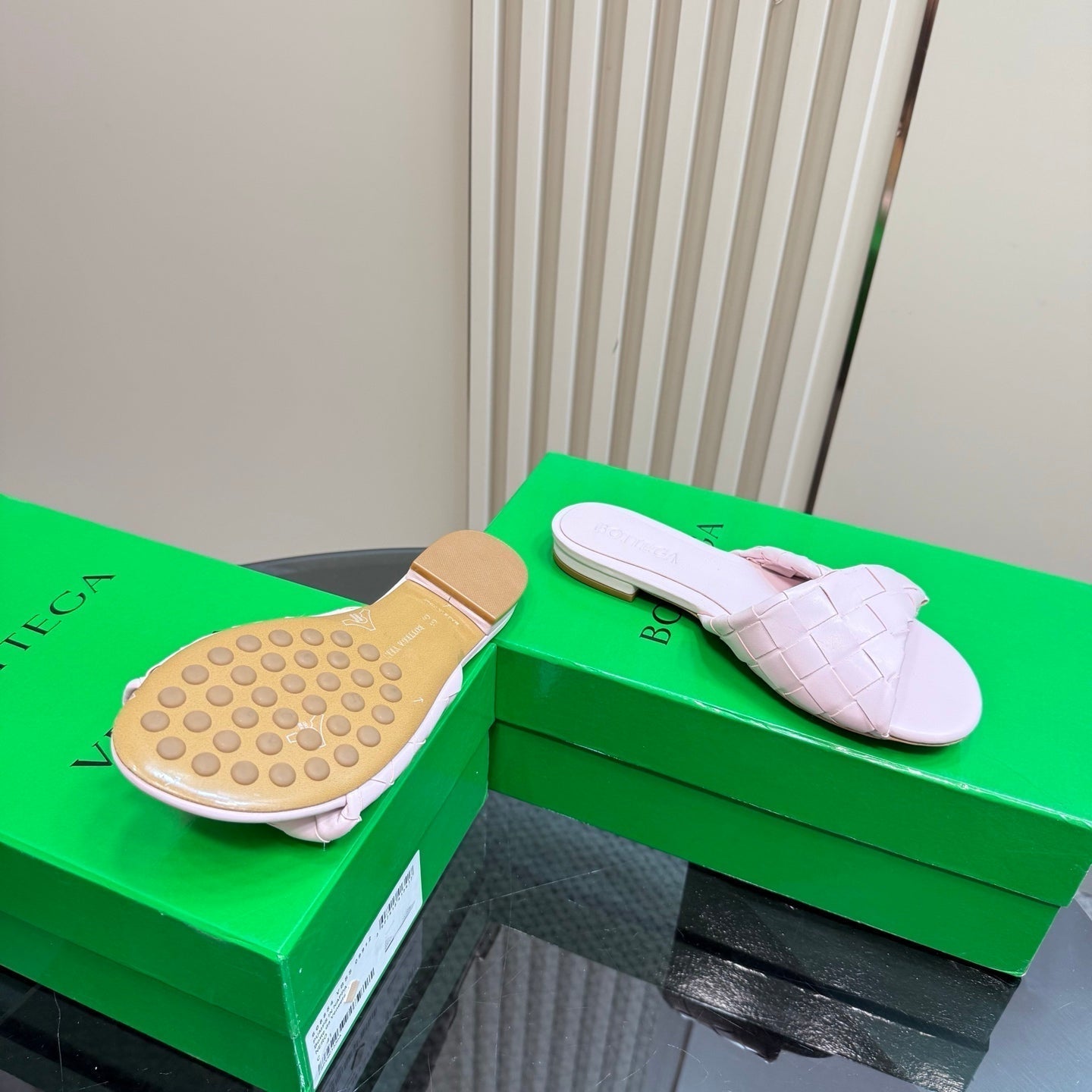 BOTTEGA VENETA BLINK FLAT MULE IN LIGHT PINK INTRECCIATO LEATHER