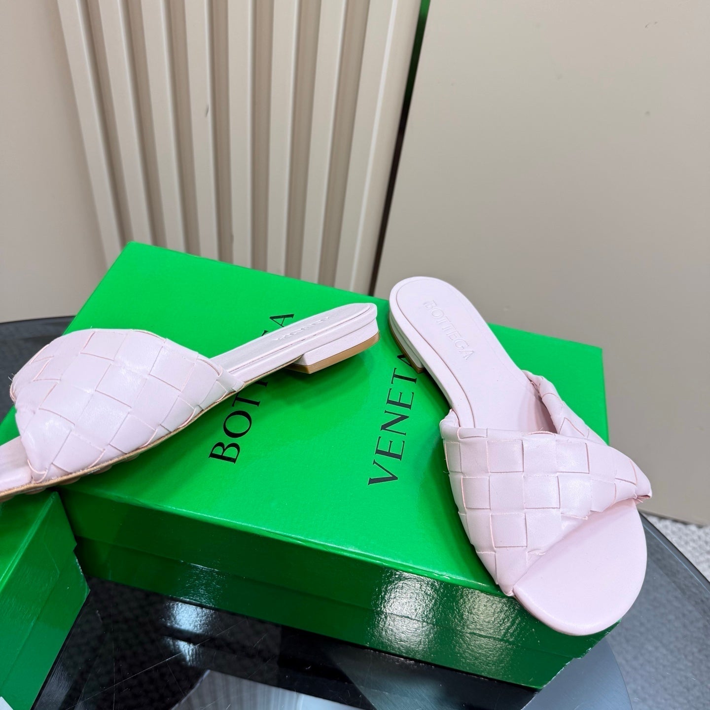 BOTTEGA VENETA BLINK FLAT MULE IN LIGHT PINK INTRECCIATO LEATHER