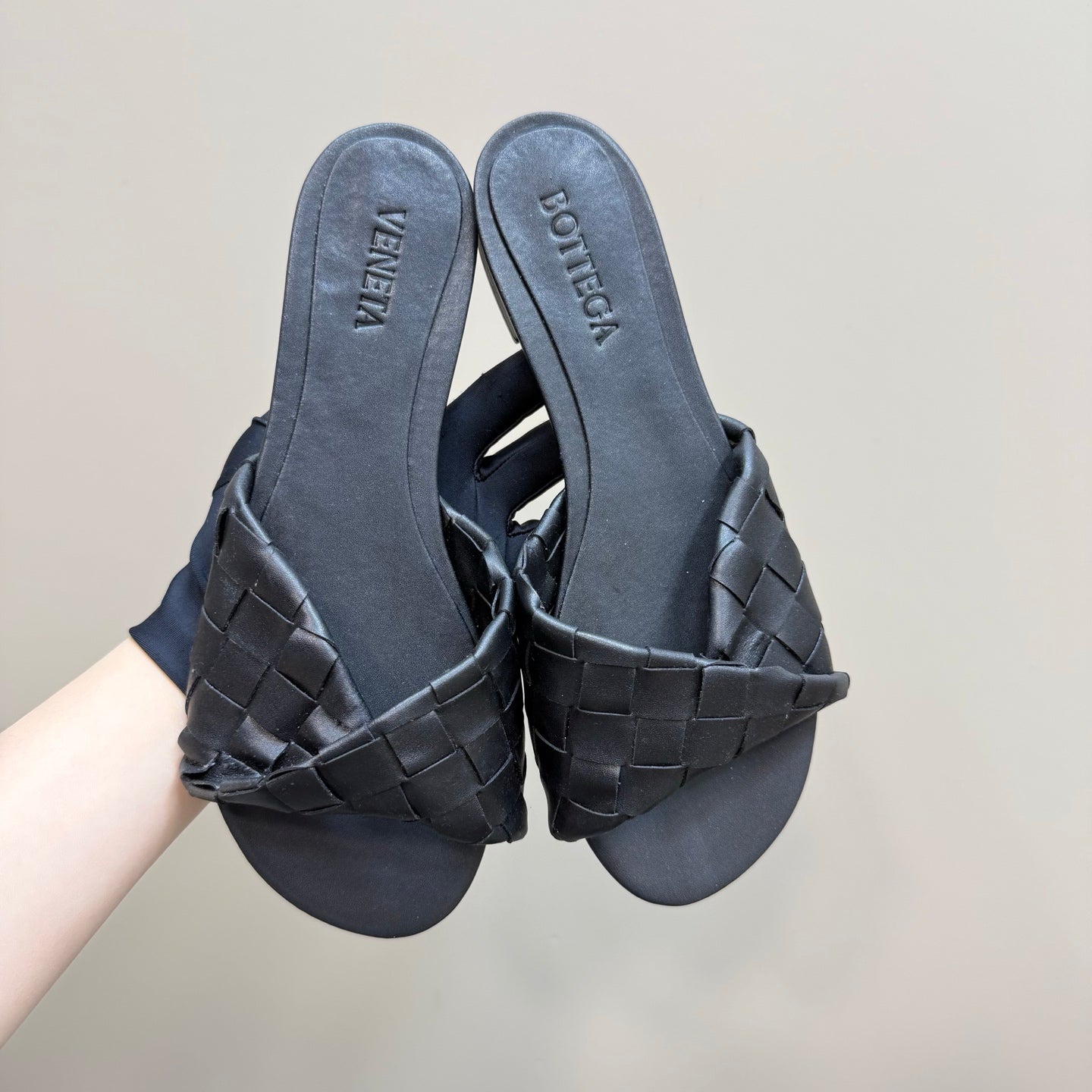 BOTTEGA VENETA BLINK FLAT MULE IN BLACK INTRECCIATO LEATHER