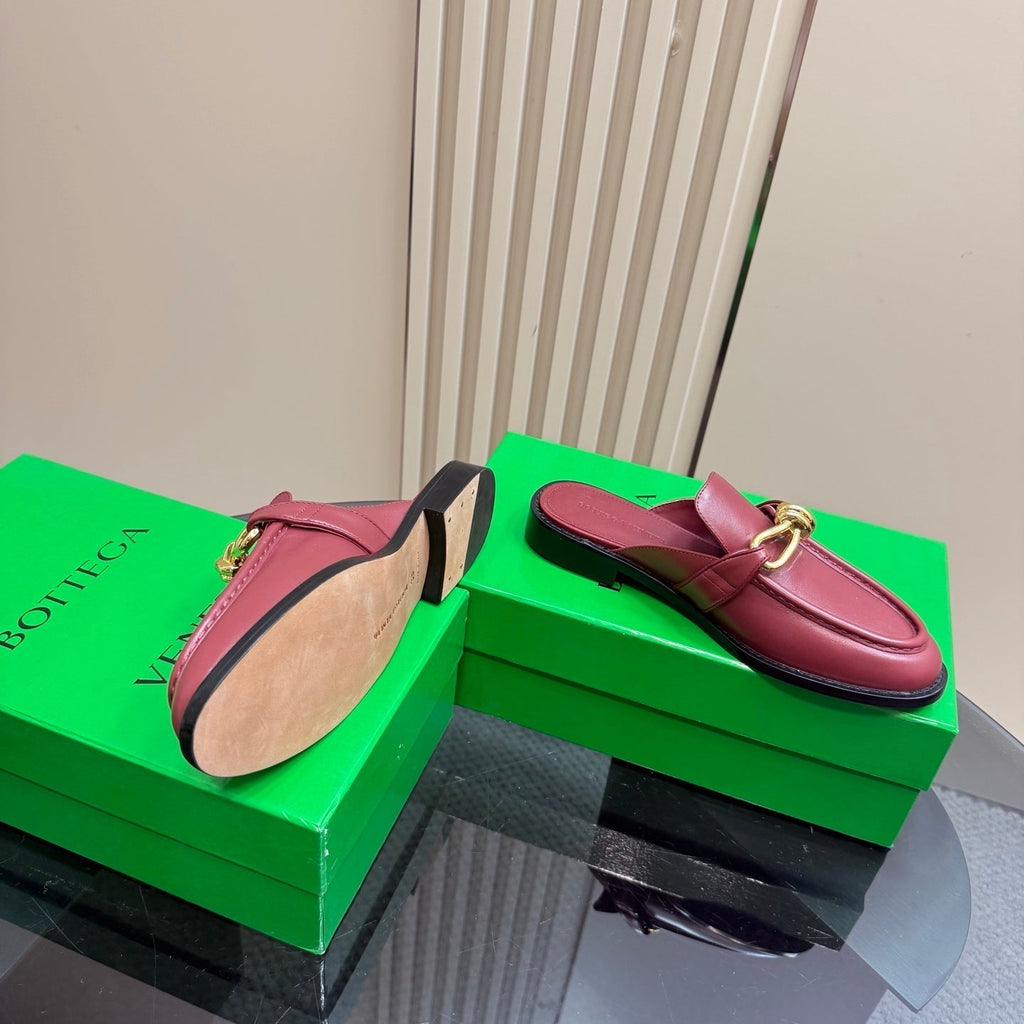 BOTTEGA VENETA ASTAIRE MULE IN BERRY RED CALFSKIN WITH GOLD HARDWARE