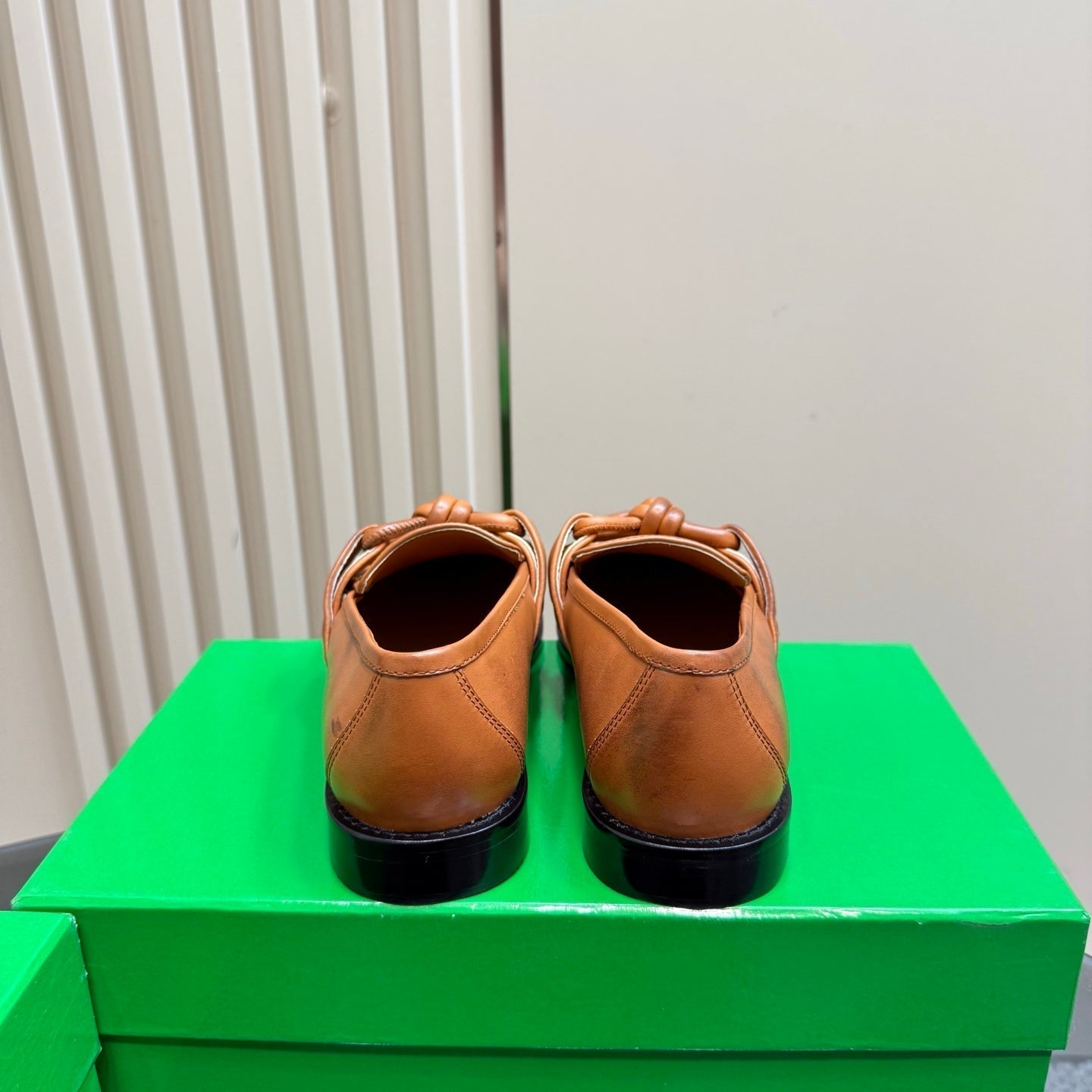BOTTEGA VENETA ASTAIRE LOAFER IN CINNAMON BROWN CALFSKIN