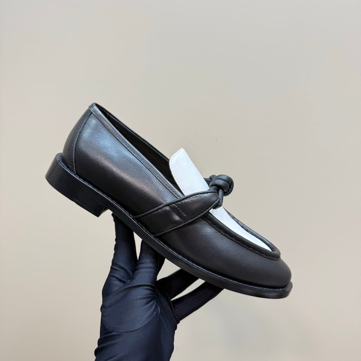 BOTTEGA VENETA ASTAIRE LOAFER IN WHITE MIX BLACK CALFSKIN