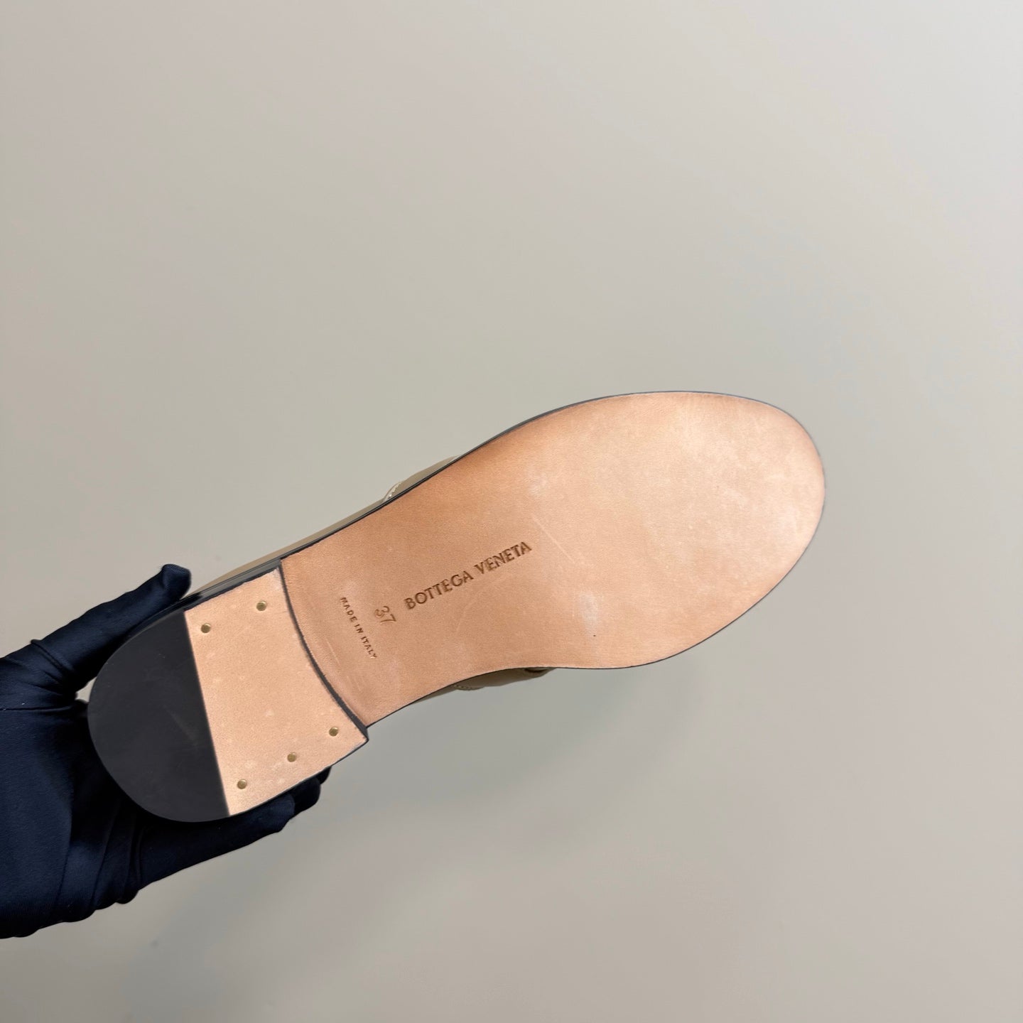 BOTTEGA VENETA ASTAIRE LOAFER IN LIGHT BROWN CALFSKIN WITH GOLD HARDWARE