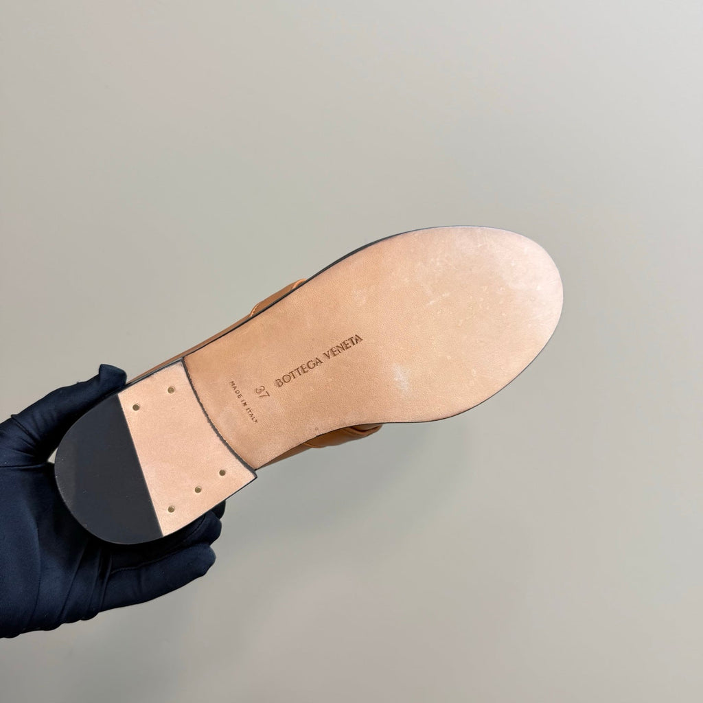 BOTTEGA VENETA ASTAIRE LOAFER IN CINNAMON BROWN CALFSKIN WITH GOLD HARDWARE