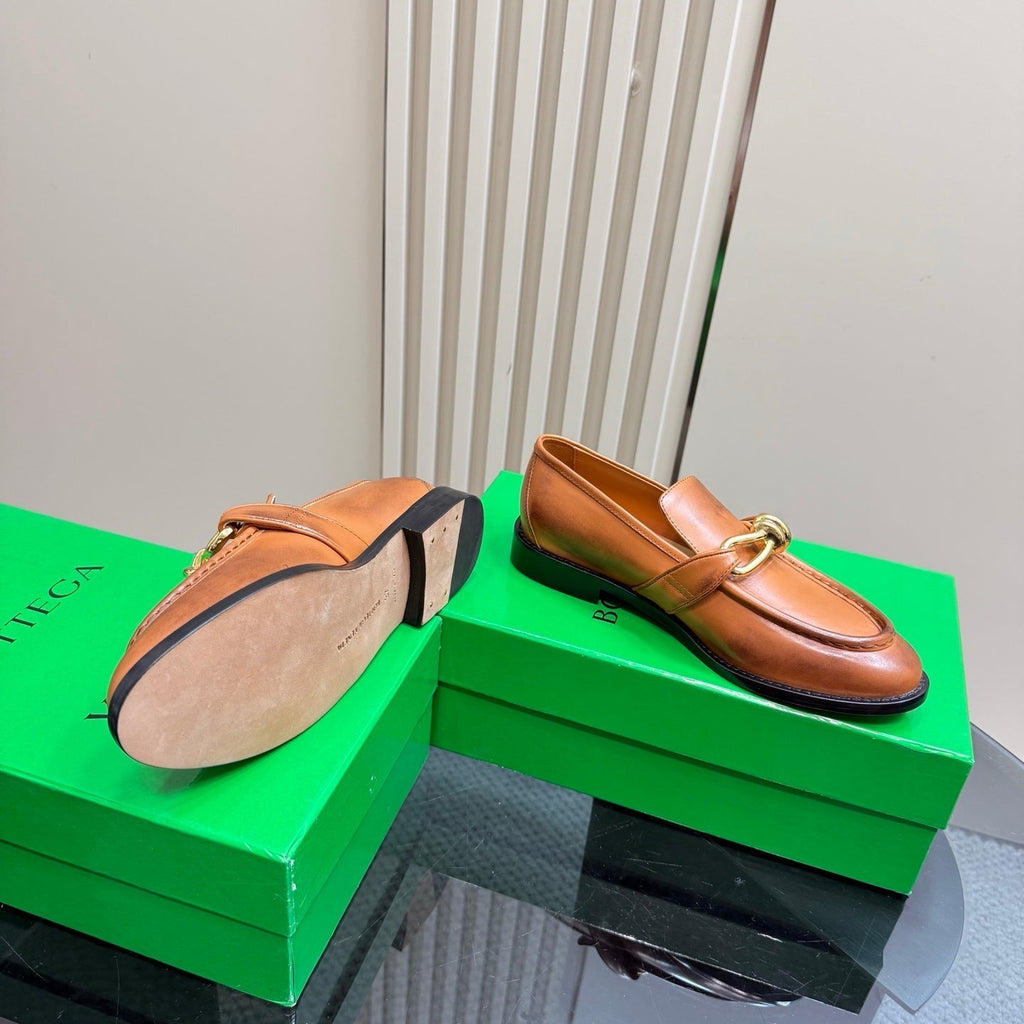 BOTTEGA VENETA ASTAIRE LOAFER IN CINNAMON BROWN CALFSKIN WITH GOLD HARDWARE