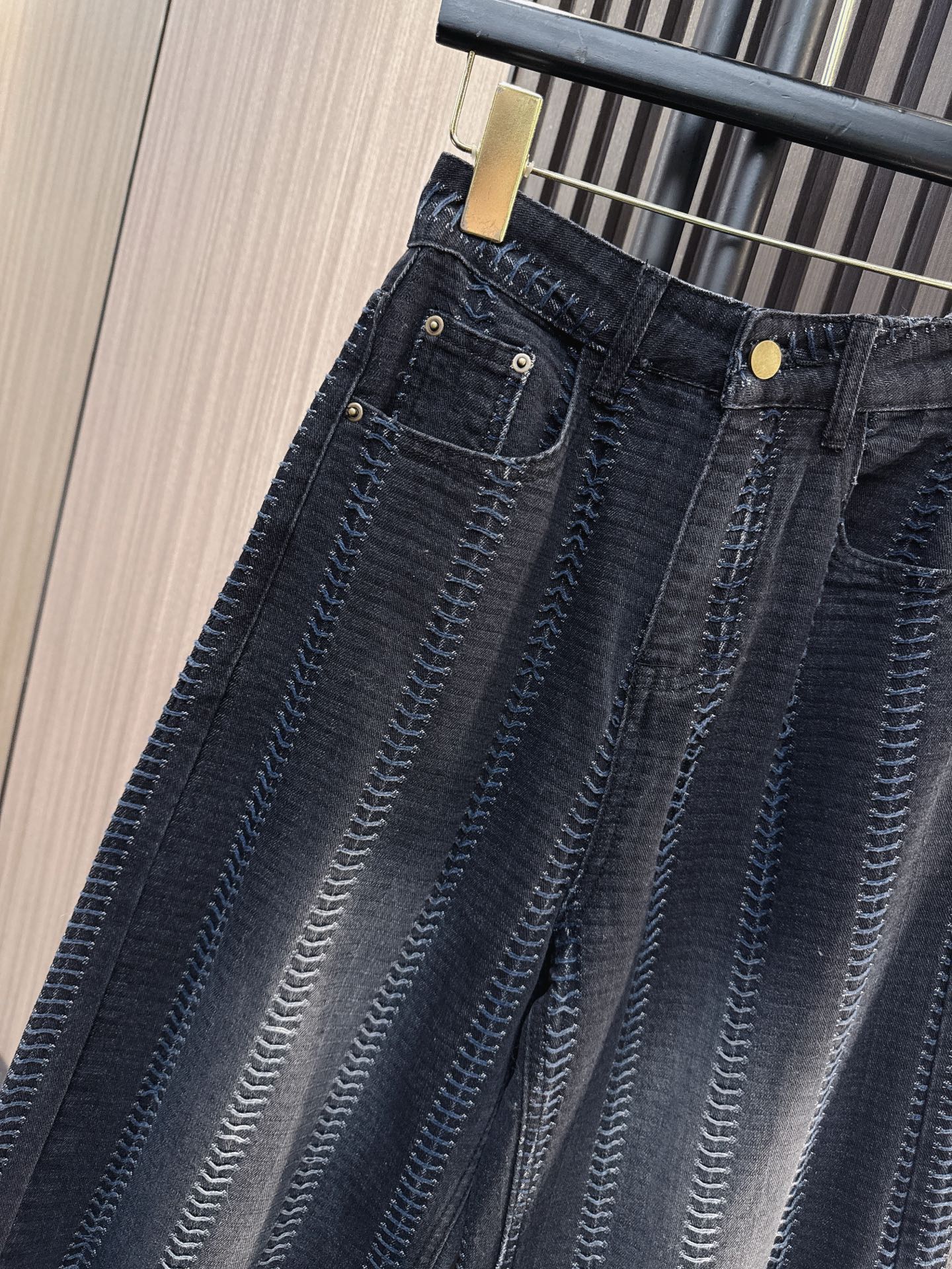 CHANEL 26S STRAIGHT-LEG JEANS 818