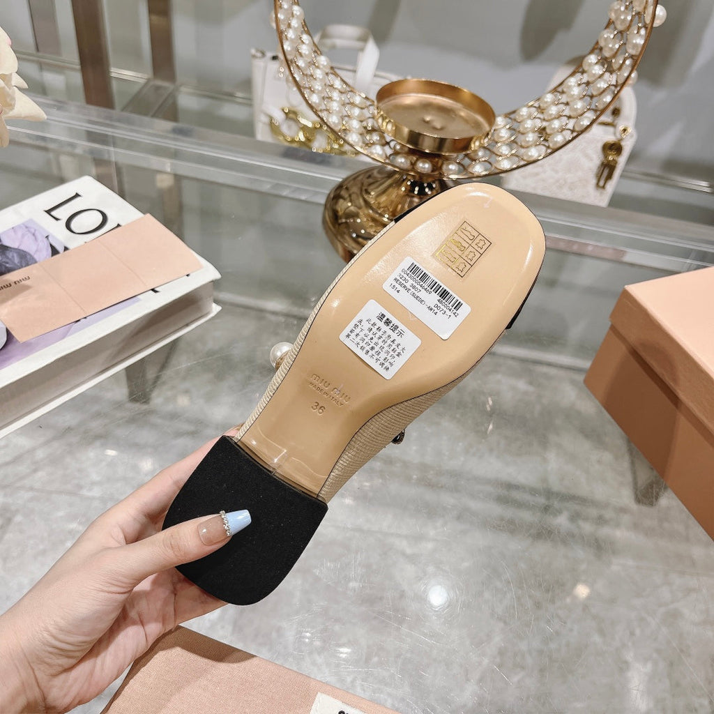 MARY JANE SANDAL CAP TOE BRIGHT CREAM SHEEPSKIN - MID HEEL