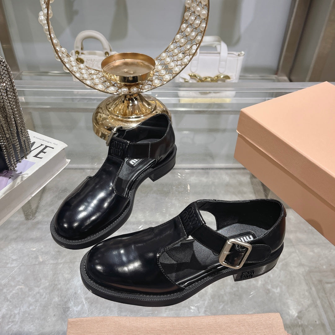 Sandal Black Cowhide With T-string